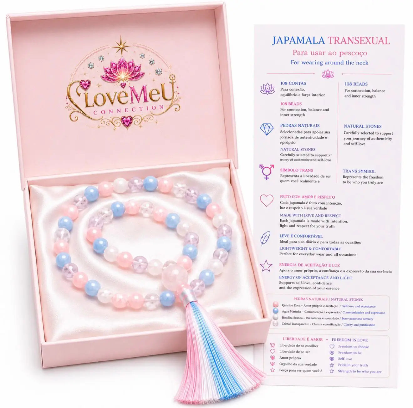 Caixa rosa aberta com japamala Transexual sobre cetim, com cartão explicativo bilingue ao lado