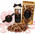 Conjunto completo do Kit Banho Jardim da Alma com pétalas perfumadas, vela de casal e banho de amor