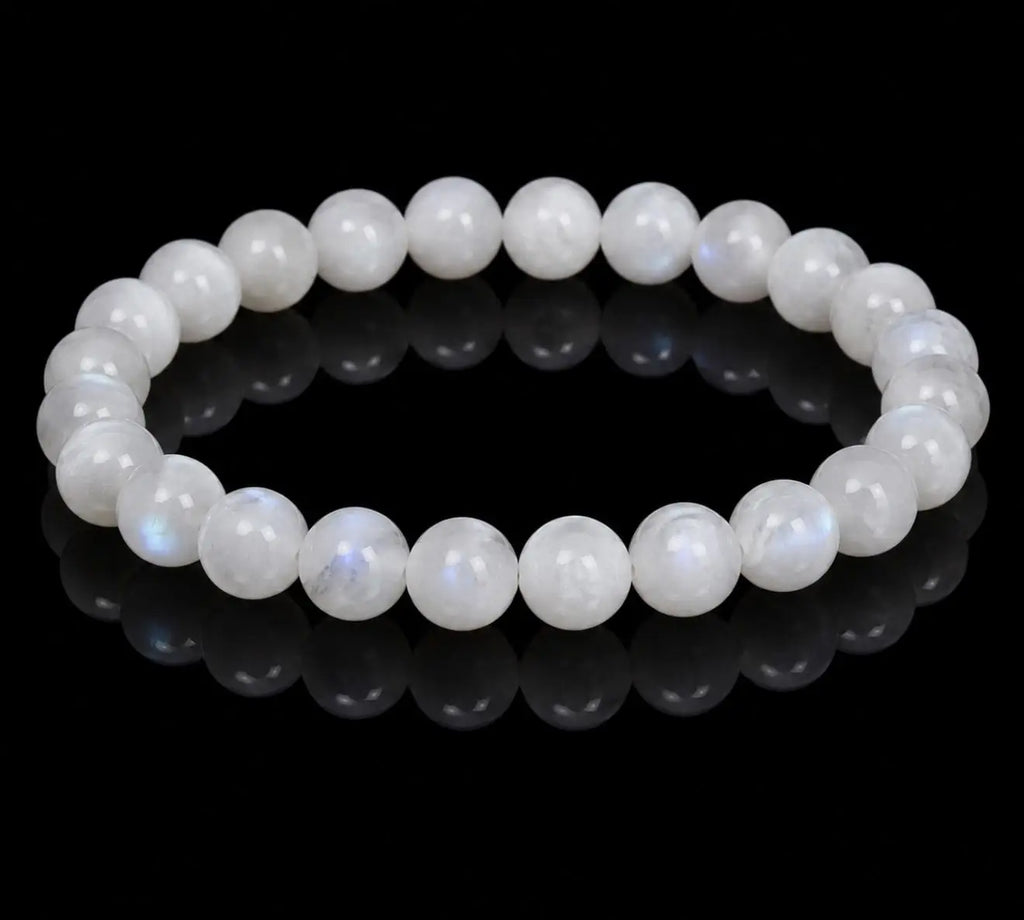 Pulseira de pedra da lua natural isolada em fundo preto