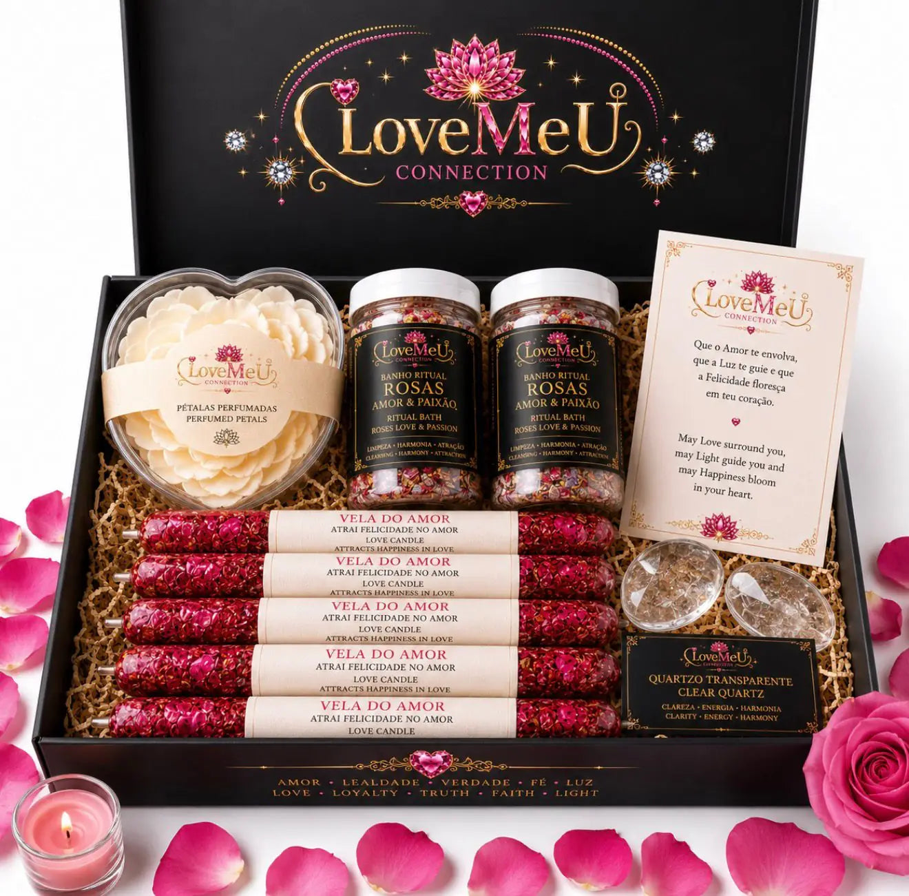 Caixa do Ritual Coração de Luz & Paixão aberta, com pétalas, banho ritual de rosas, velas do amor e cartão de mensagem