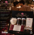 Casal abraçado numa banheira com velas, com a caixa do Ritual Coração de Luz & Paixão em primeiro plano