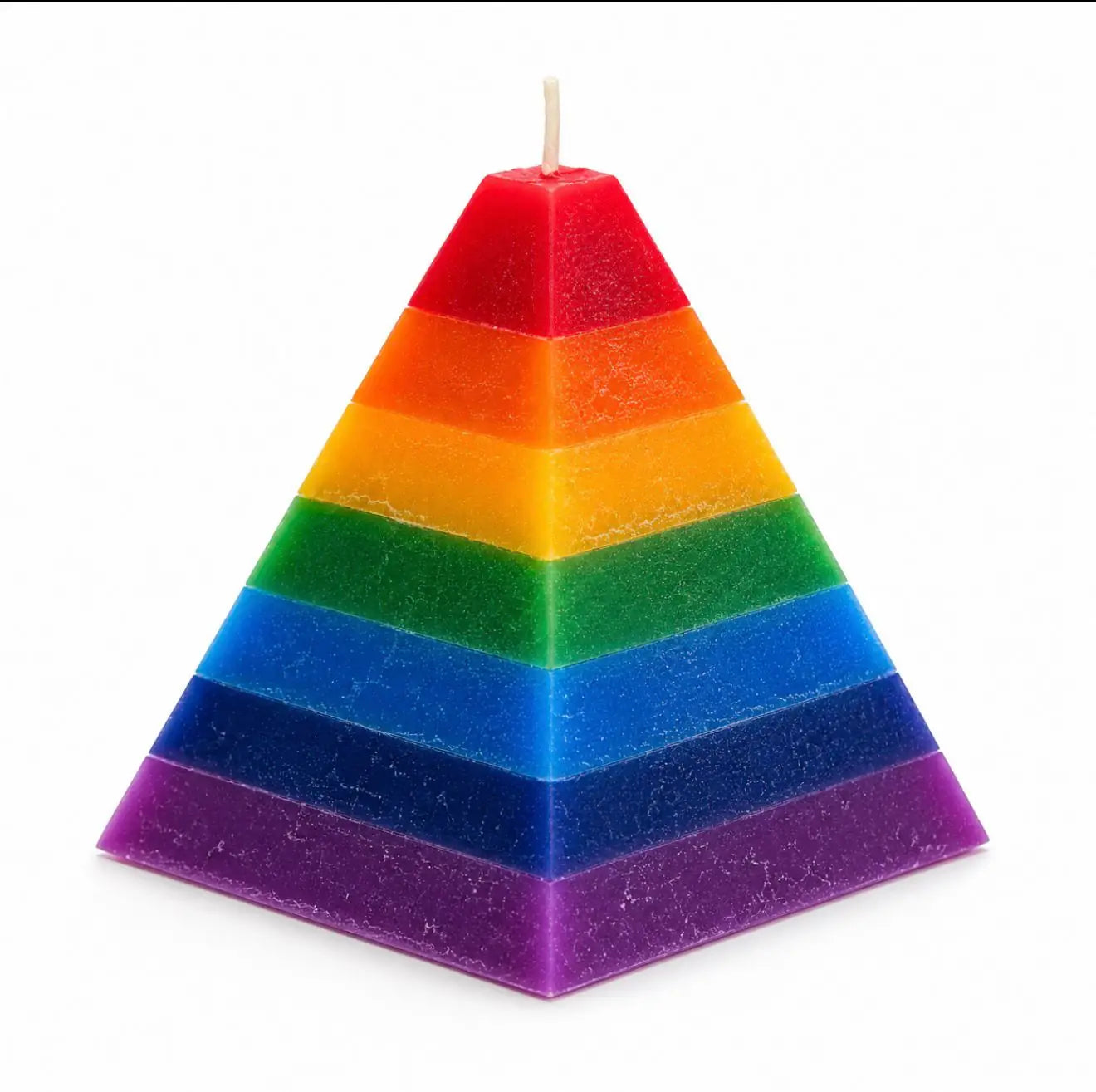 Vela Pirâmide 7 Chakras multicolor isolada em fundo branco